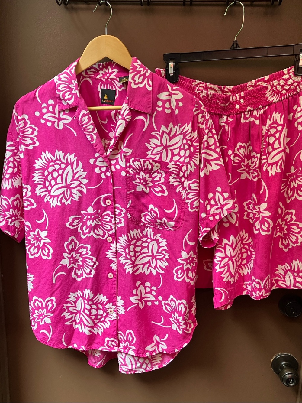 Liz Sport 2 Piece Set Women’s floral Top & shorts vintage,  pink/white (medium)